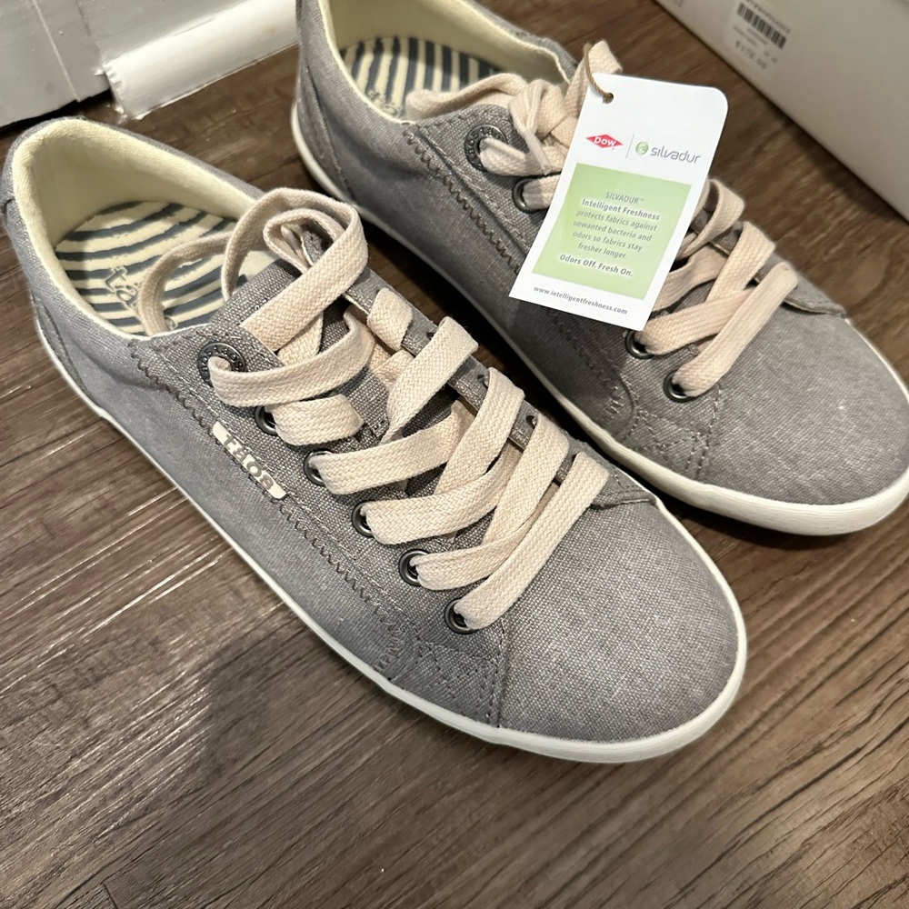 Taos Footwear Gray and Cream Sneakers Classic Design